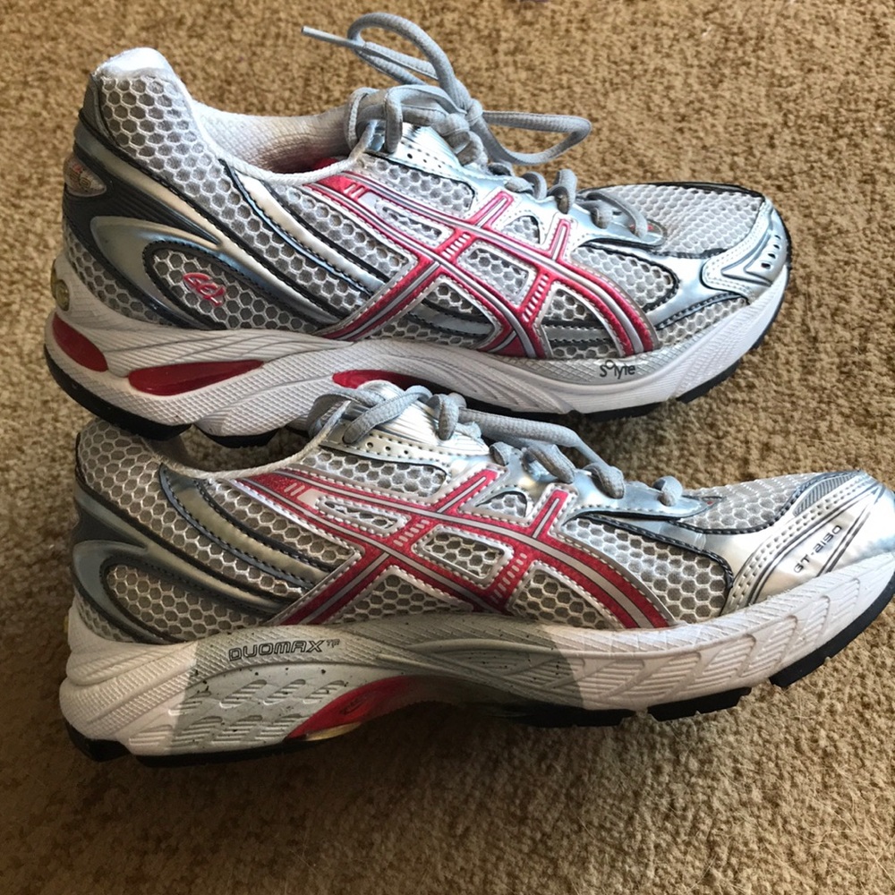 LIKE NEW ASICS GT-2150 Running Shoe silver & pink